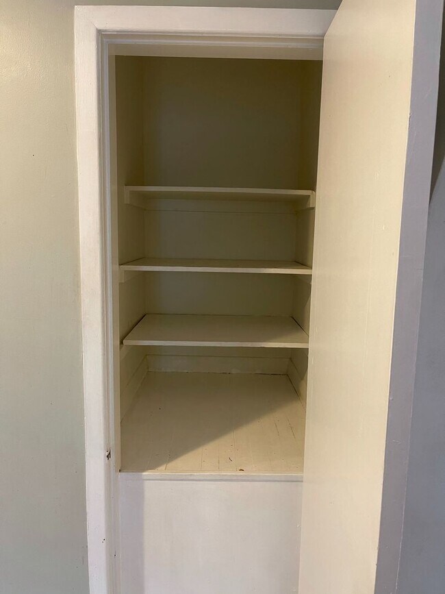 Building Photo - Large Duplex home with giant deck, parking, in quiet neighborhood, Available in June