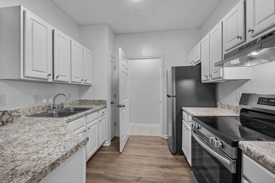 Building Photo - 4104 Walden Park Dr