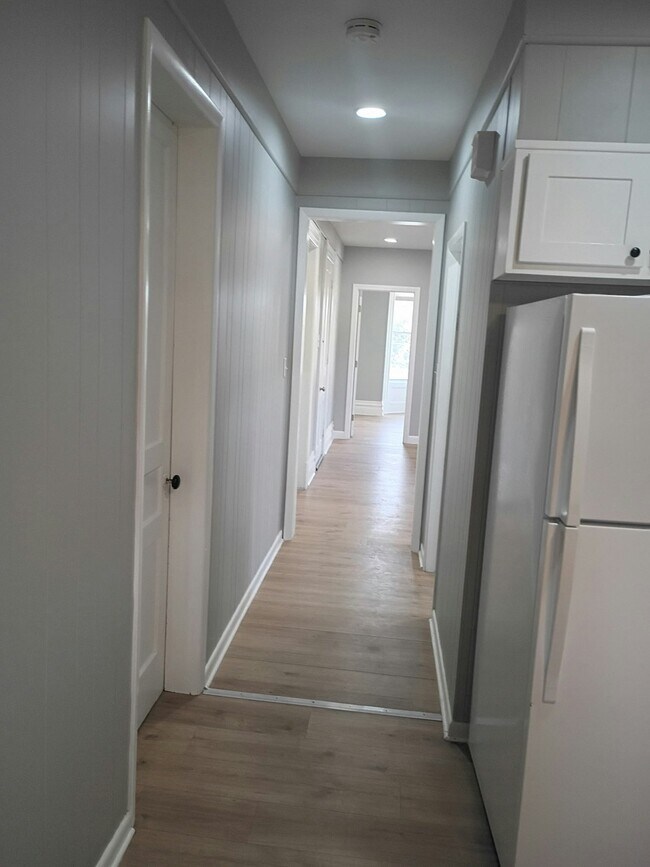 Building Photo - 306 3rd St
