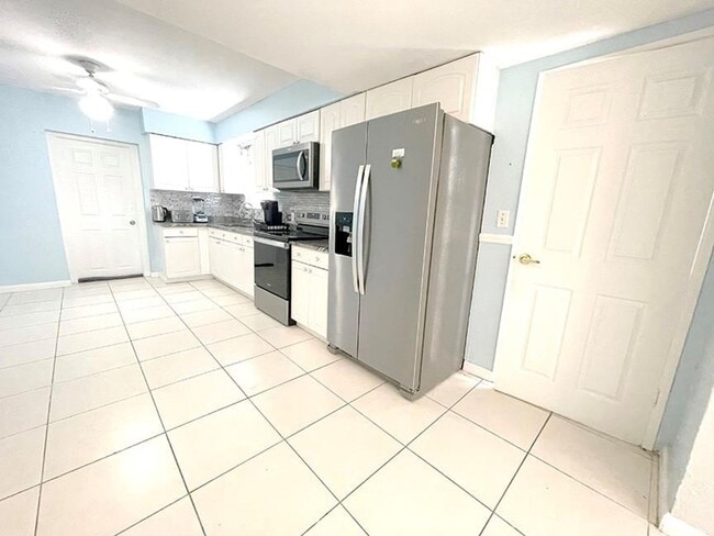 Primary Photo - 324 SW 22nd St