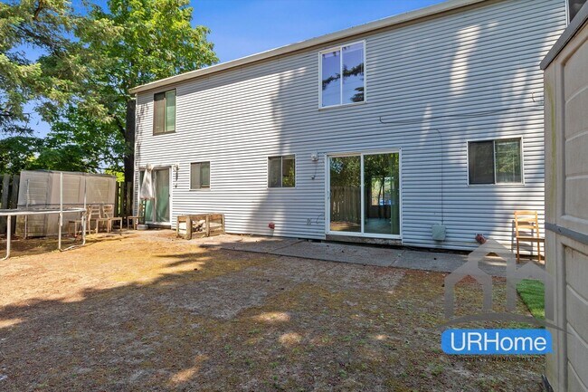 Building Photo - Nguyen Triplex