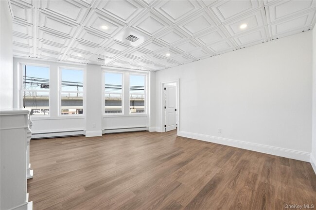 Building Photo - 13 W Hoffman Ave