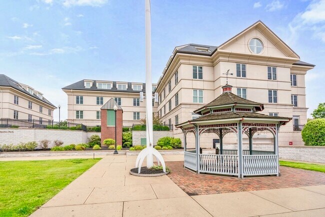 Primary Photo - 73 Chelsea St