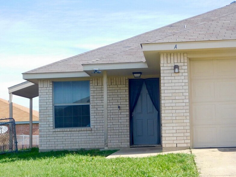 Building Photo - 2803 Alma Dr