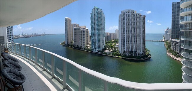 Building Photo - 300 S Biscayne Blvd