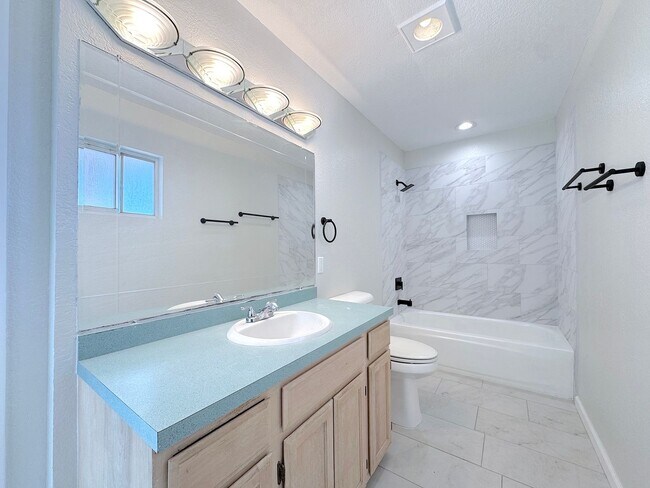 Building Photo - East El Paso 5bed/3Bath Refrig A/C with 2 Master Suites!