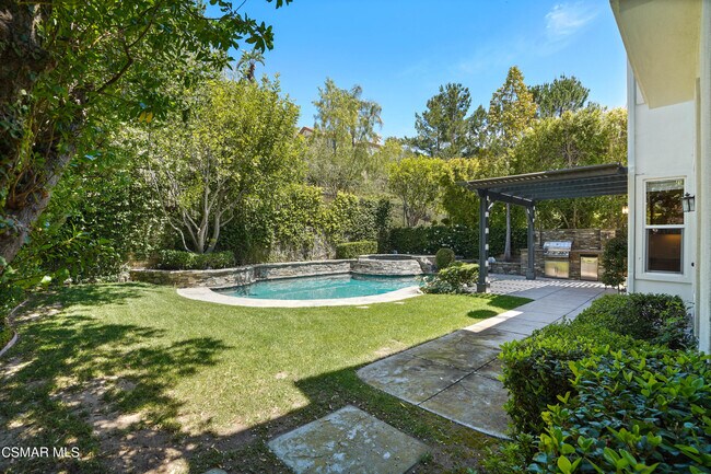 Building Photo - 6077 Mandeville Pl