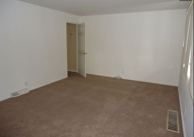 Building Photo - Charming Updated 3-Bedroom Home with Fenced Yard & Modern Upgrades in Dellwood