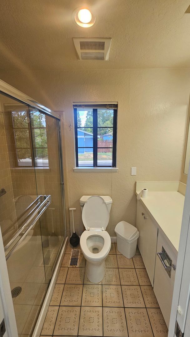 Building Photo - DANVILLE, 3BD/2BA Single Story Family Home...