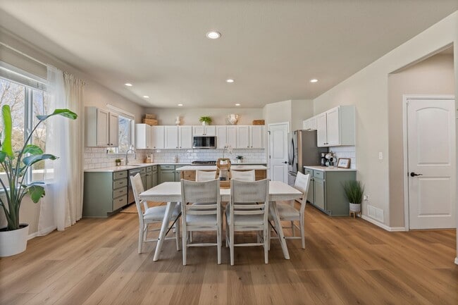 Building Photo - Spacious 4-Bedroom Home with Private Backy...