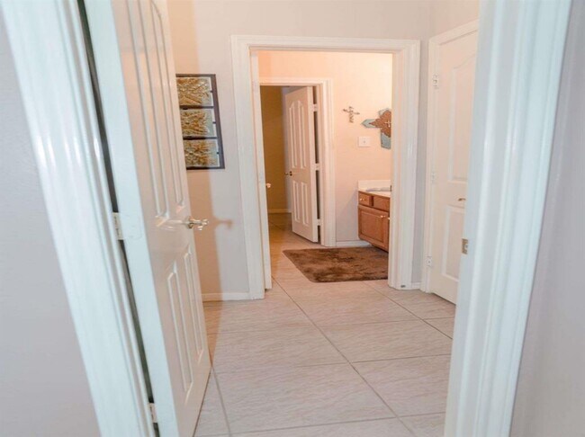 Building Photo - 3638 Desert Run Dr