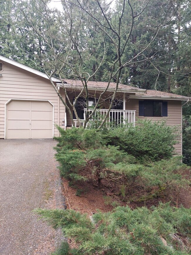 Building Photo - 50-54 NW Lopez Ln