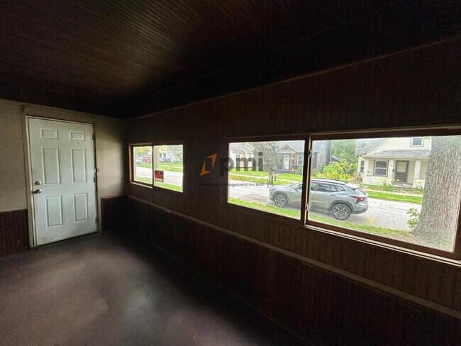 Building Photo - 207 N Woodland Ave