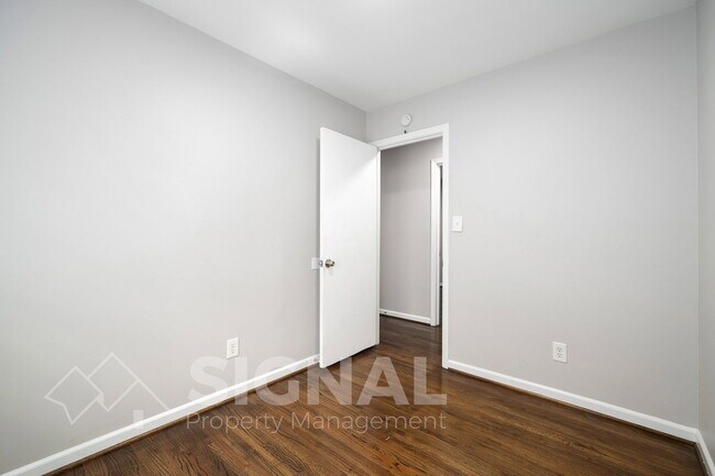 Building Photo - 5114 Beacon Dr
