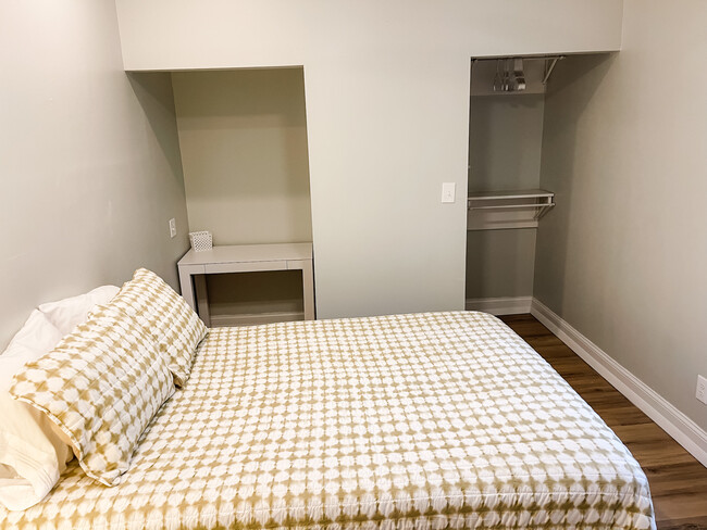 Building Photo - Furnished 2 bed 1 bath on 38th