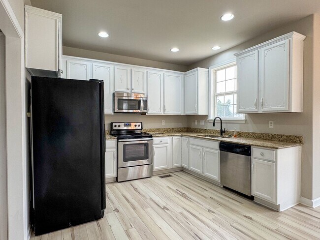 Building Photo - 14436 Sulphur Springs Terrace