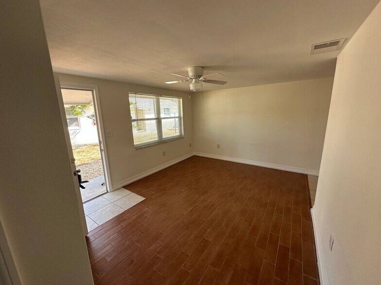 Building Photo - 453 90th Ave N