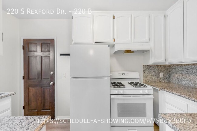 Building Photo - 220 Rexford Dr
