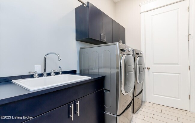 Building Photo - 10400 Meeting St