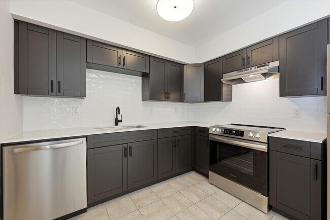 Building Photo - 1331 Cedar St