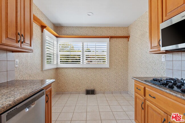 Building Photo - 5572 Bradna Dr