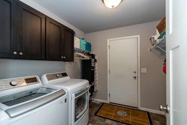 Building Photo - Professionally Managed Home in Convenient ...