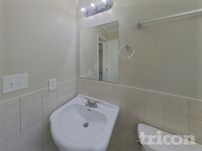 Building Photo - 3617 Rosedown Dr