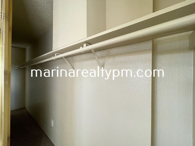 Building Photo - 4 Bedroom 2 Bath Single Family Home