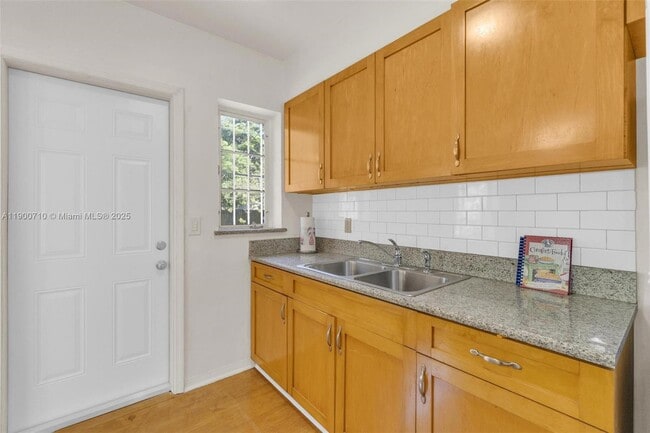 Building Photo - 69 NE 115th St