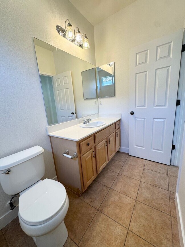 Building Photo - 4 Bedroom / 3 Bathroom Home in Elk Grove – Bedroom & Full Bath Downstairs SEE VIDEO