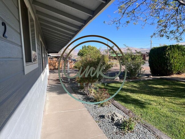 Building Photo - Large Gardnerville Ranchos Home for Rent