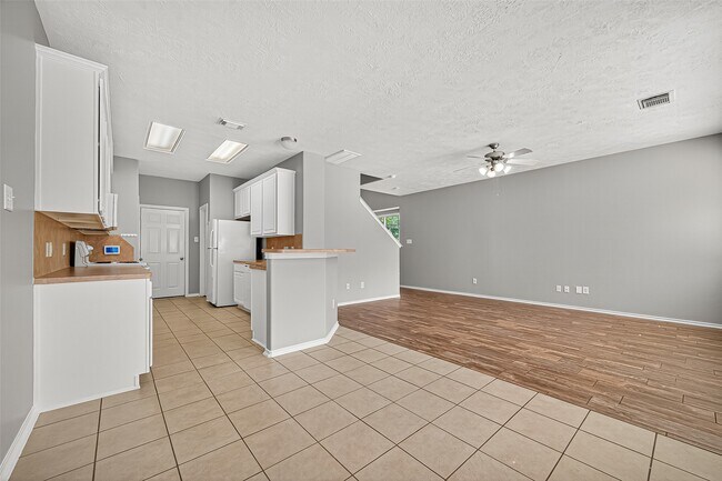 Building Photo - 110 N Burberry Park Cir