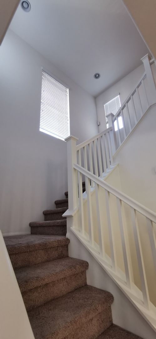 Building Photo - Beautiful large 3 bedroom home in Eastvale!