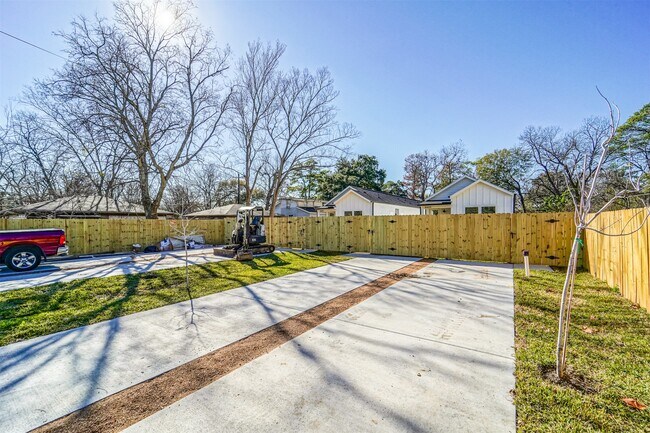Building Photo - 8409 Schneider St