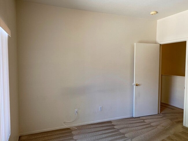 Building Photo - 251 S Green Valley Pkwy
