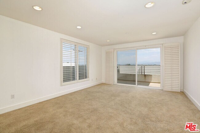 Building Photo - 11851 Laurelwood Dr