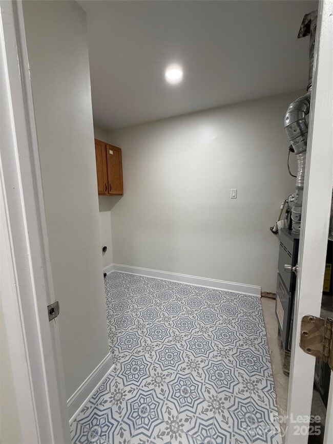 Building Photo - 10423 Queensmead Cir