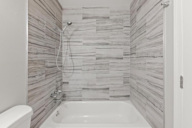 Building Photo - Remodeled 2 Bedroom Condo with Garage