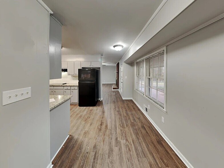 Building Photo - 3660 Scarlet Dr
