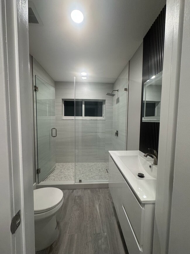 Building Photo - Southwest 8th Street, Miami, FL 33184 - 1 BR 1 BA house