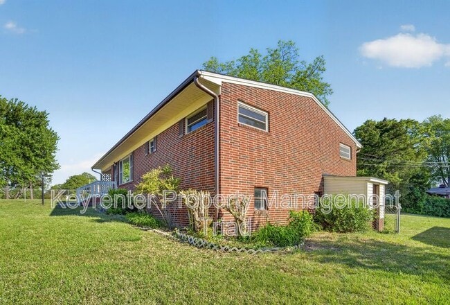 Building Photo - 402 Rand Blvd