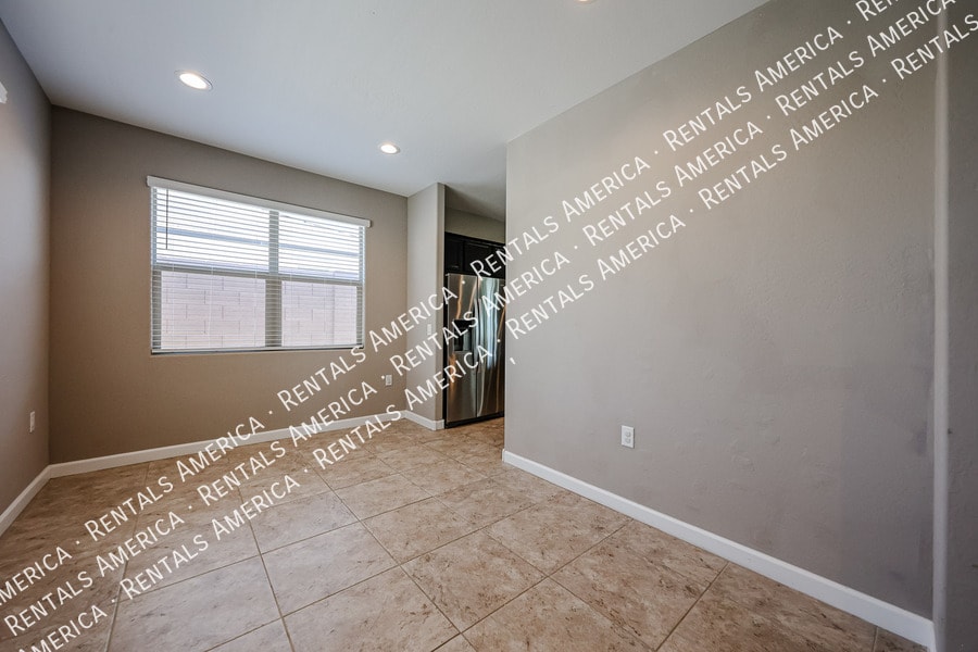 Building Photo - 29539 W Whitton Ave