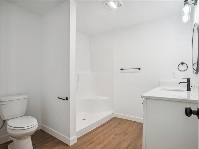 Building Photo - 808 Windam Dr