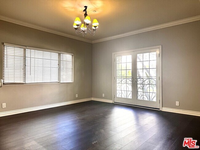 Building Photo - 248 S Reeves Dr
