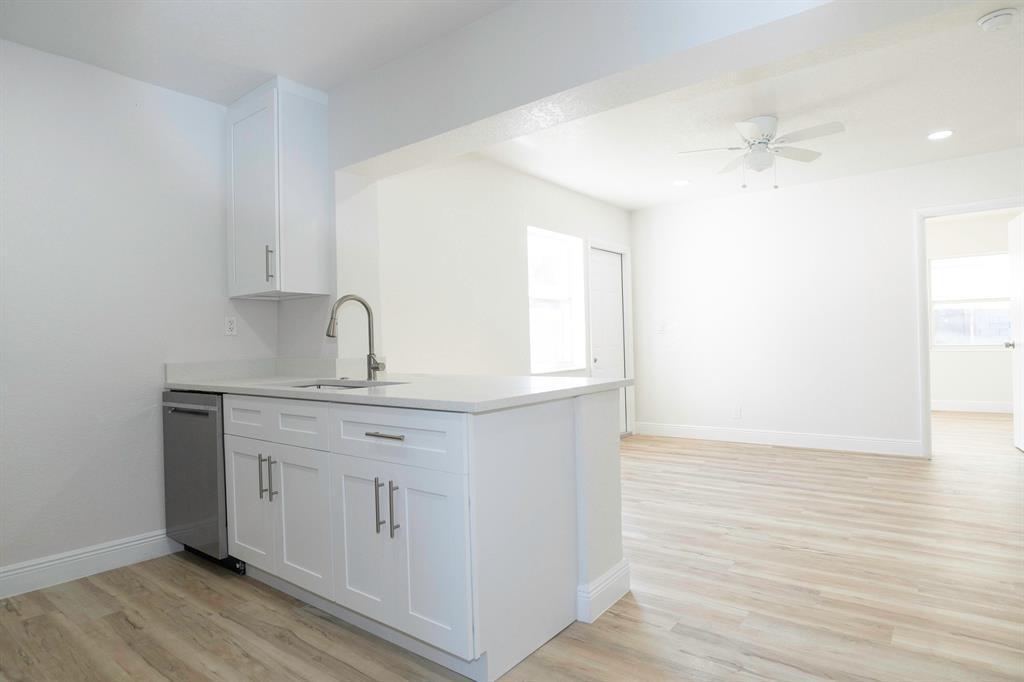 Building Photo - 924 NW 11th Ct