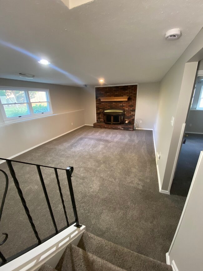 FAMILY ROOM - 749 Howell St