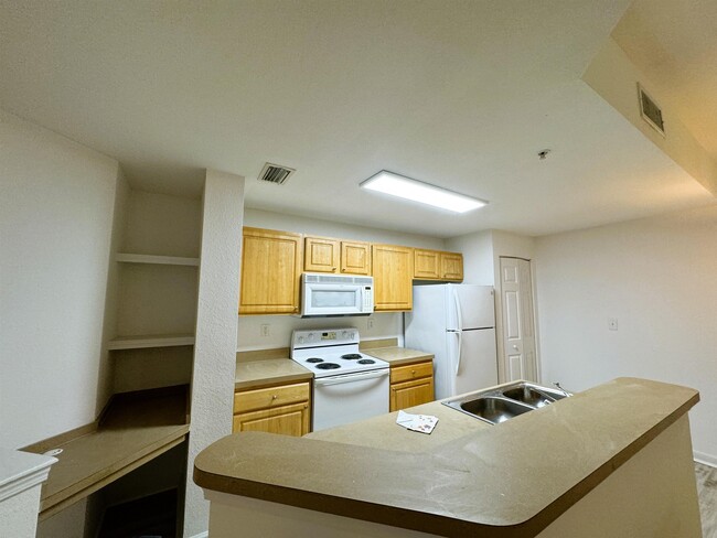 Building Photo - 420 S Villa San Marco Dr