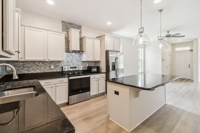 Building Photo - Beautiful 4/2.5 Townhome for Rent in Harmo...