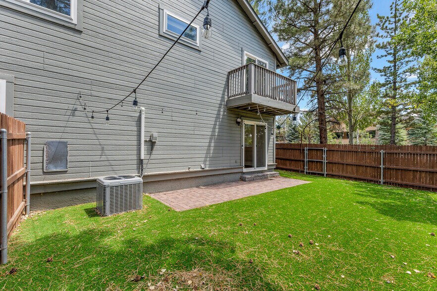 Building Photo - 111 E Oak Ave