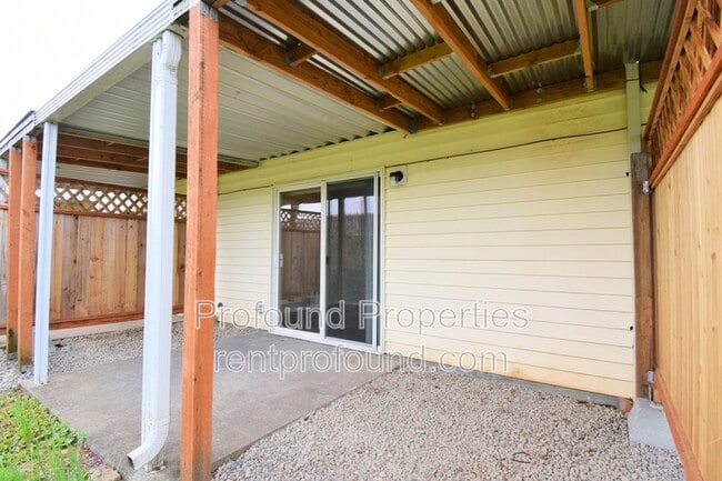 Building Photo - 738 NE 94th Ave